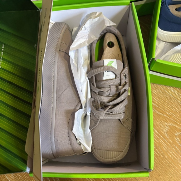 Cariuma Oca Low Canvas Sneakers, 3 NWT Pairs in Blue, Grey, and Tan size 10.5 - Picture 3 of 6